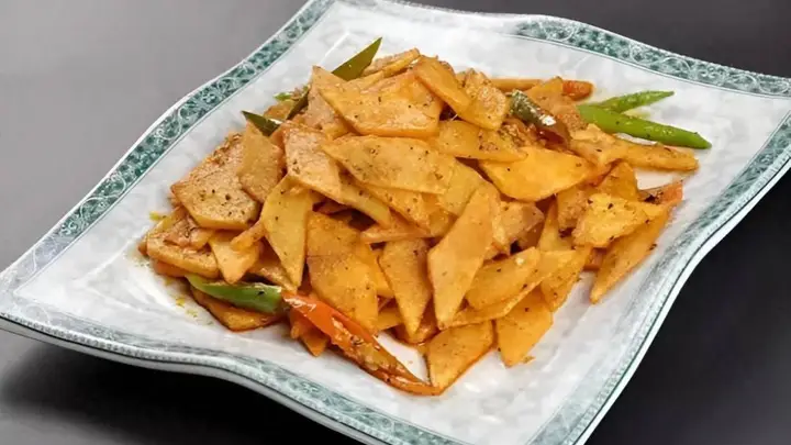 不油炸不费事的孜然土豆做法出炉，比路边烧烤还解馋的美味已轻松复刻