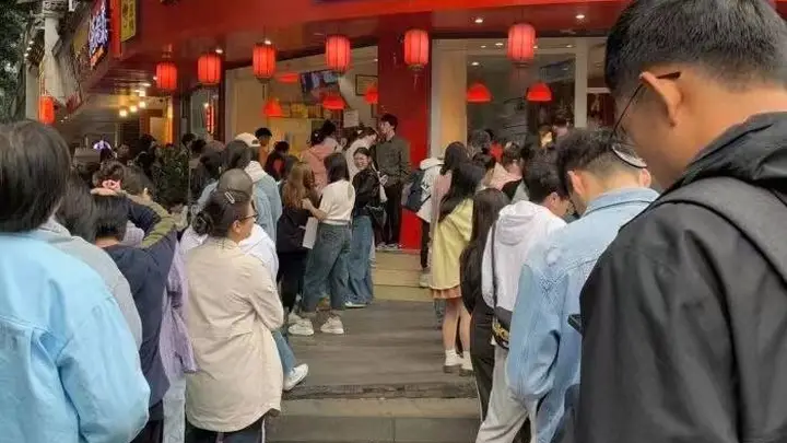 2. 乐山本地人爱吃的甜皮鸭是哪家？