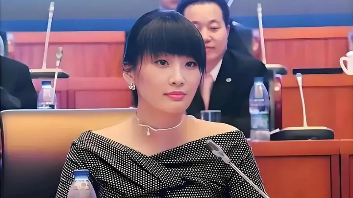 香港判决生效后杜建英出手 联手宗继昌发力果然啵啵应对宗馥莉