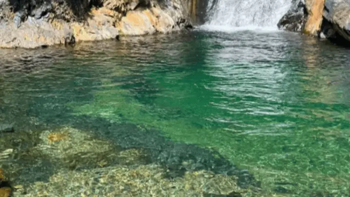 通城深山藏40米瀑布 小众秘境成盛夏降温治愈宝地