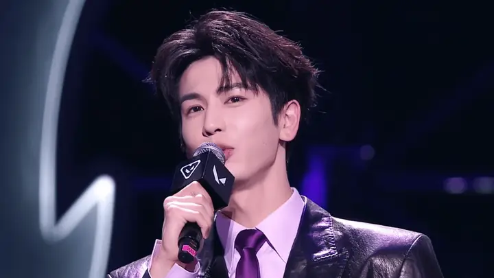 张凌赫周也登无畏契约表演赛！上演电竞男女主光环！他太准了！