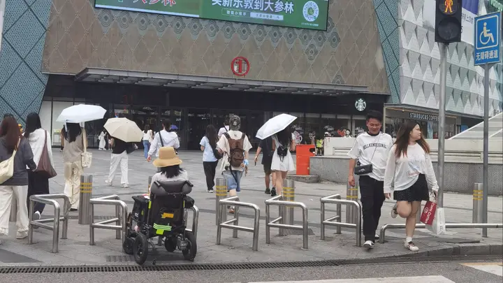 广州商场频现“霸王桩”，市民直呼出行不便！南都记者调查