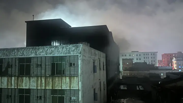 直击福建晋江鞋厂火灾现场:救援基本结束,火场勘验人员入场