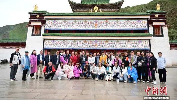 外籍摄影师看甘南:不止古寺禅韵,更有人间鲜活