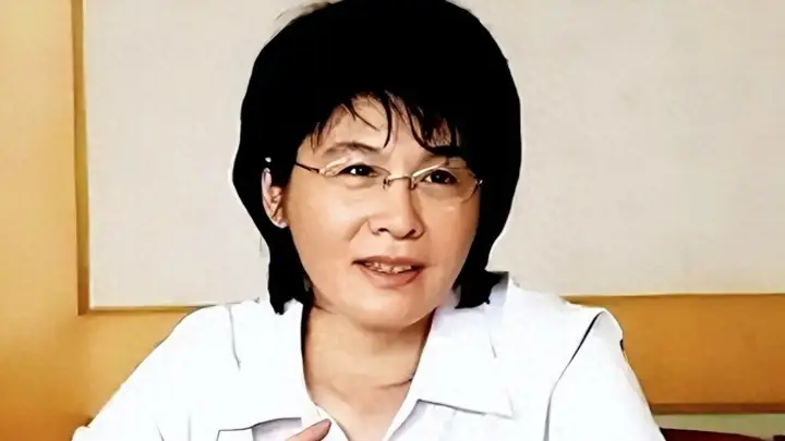 原创她是乔冠华的千金,却被继母百般刁难,连保姆也给她罪受
