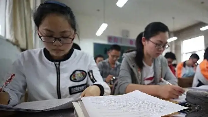 谁在批量制造“伪天才”?