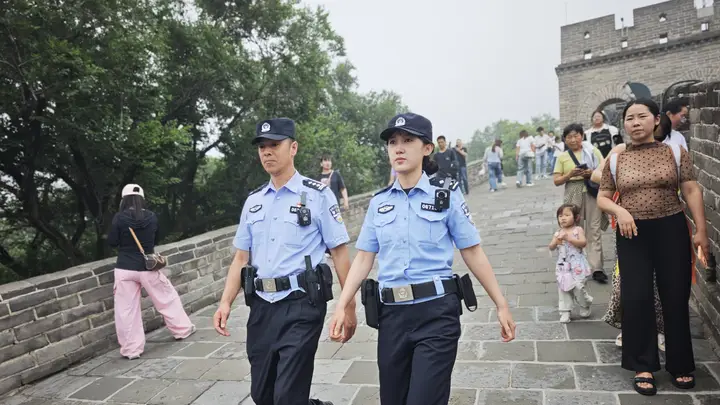 暑期客流高峰 北京延庆警方全方位护航八达岭长城平安游