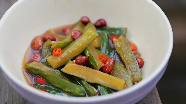 腌黄瓜酸甜爽口,夏日开胃小菜这样做