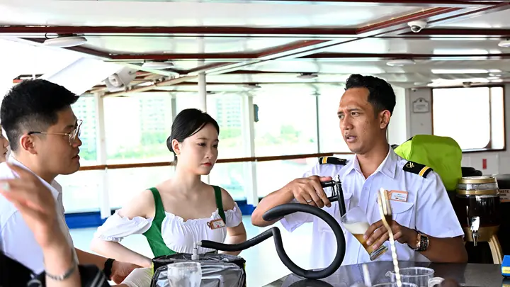 青岛“海上啤酒节”启动:邮轮静态游打造沉浸式文旅体验