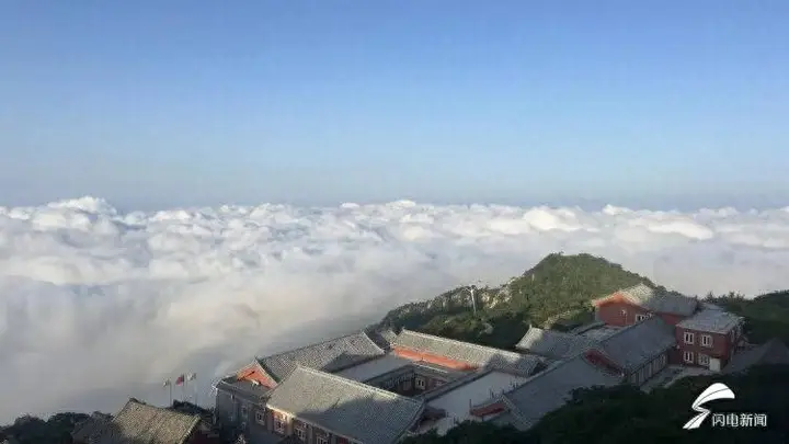泰山云海:人间仙境尽收眼底