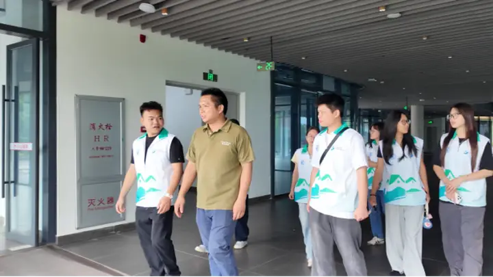 我院“笃志向善”突击队探访柏塘镇裸心茶厂 解锁山茶智能加工的全新亮点