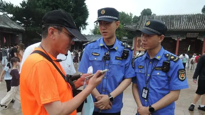 暑期游园客流攀升 海淀城管持续守护颐和园景区秩序