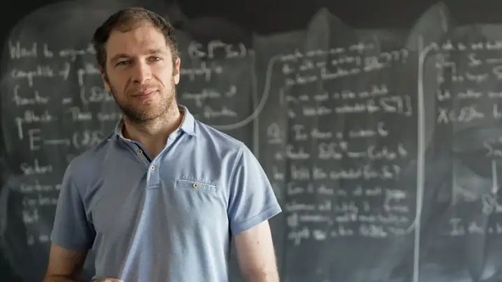 菲尔兹奖美国得主帕顿成中文圈红人 会脱口秀还因单田芳评书拿汉语桥冠军