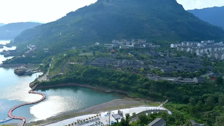 金沙江畔马湖府古城暑期夜游启幕 全龄狂欢点亮古城度假新体验