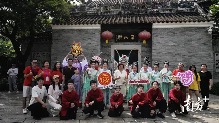 50位海外华裔青少年广州登台献艺 粤剧学习成果获赞传承亮点