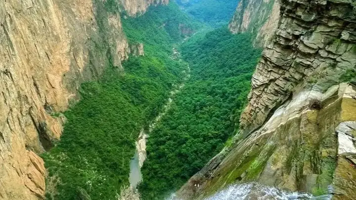 盛夏去这儿躲酷暑 天脊山22℃清凉避暑太舒服