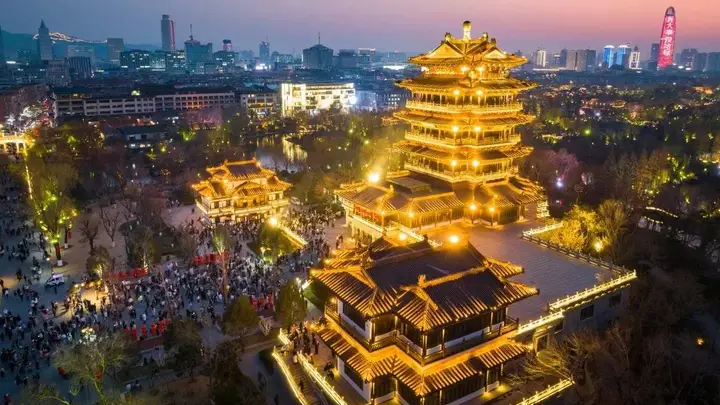 今晚起，超然楼亮灯时间调整为每日19:10