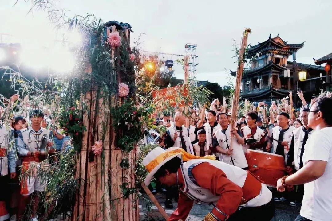 20℃的丽江，暑期活动太卷了！民谣、电音、火把节……你想玩的都在这里