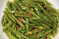 四季豆咋做才入味呀?试试家常炝炒做法,蒜香脆嫩咸香特别下饭