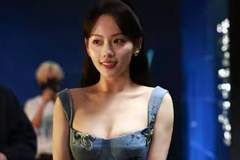 40岁张嘉倪离婚后首次晒美照,一改往日端正典雅,展现极致性感