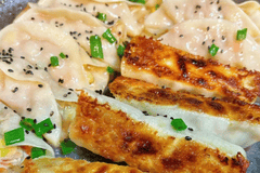 铁板滋香慢煎饺底，爆汁锅贴解锁山城地道风味