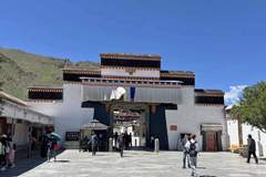 日喀则扎什伦布寺：历代班禅驻锡地，藏传佛教名寺的古朴魅力