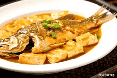 煎出酥皮肉嫩不腥 这道红烧鲈鱼成家庭保留硬菜