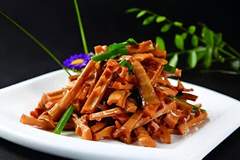 春笋正当季 油焖入味不腻口 连吃米饭都要加量的时令好菜