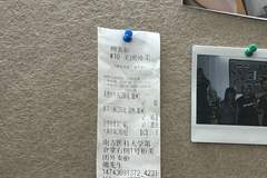 广州老板娘被7年熟客博士生邀请拍毕业照:忙疯了;学生回应:暂时不在广州,拍照时间推迟