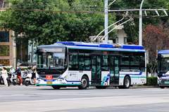 乘济南103路电车，穿越老城街巷找回记忆里的烟火暖光
