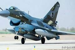 歼10CE战机KLJ-7A雷达实战封王 南亚空域单向透明优势彻底改写空战规则