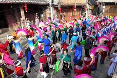 安顺市2026年“避暑季”省级非遗屯堡花灯展演活动在马官镇开幕