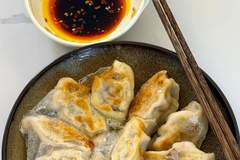 煎饺底托够不够酥脆，面水很关键，教你早餐店不外传的比例，金黄香脆