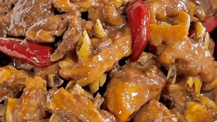 一锅炖出人间烟火:啤酒鸭的家常做法,把醇香与温情端上餐桌