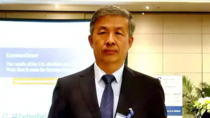 曾呼吁“向美国投降”的大V,看到中国越来越强大,竟然“疯”了