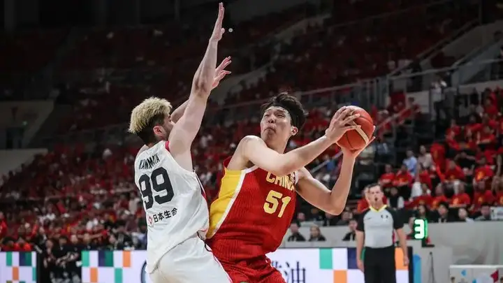 国家队俱乐部双线受挫 杨瀚森职业生涯进入至暗时刻?