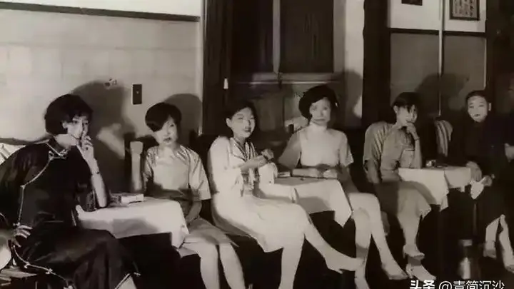 1952青岛名妓于小脚被枪决裤腰挂满金戒指家中藏满银元宝