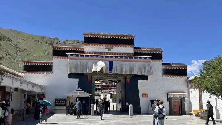 日喀则扎什伦布寺:历代班禅驻锡地,藏传佛教名寺的古朴魅力