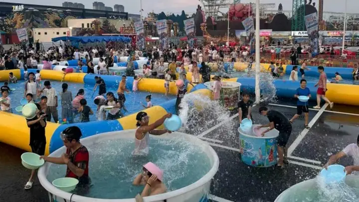 九曲狂欢润大河！济南济阳以泼水嘉年华激活黄河文旅新动能