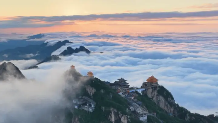 月薪6万山顶看云海？真相是这份观察员工作要凌晨五点起床还得日更短视频！