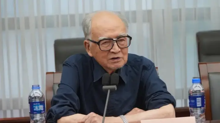 王洛林辞世:经济学家遗产与父亲王亚南的印记