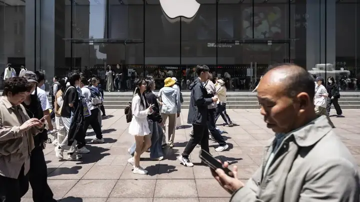古尔曼:苹果用户为AI时代买单,iPhone也难逃涨价