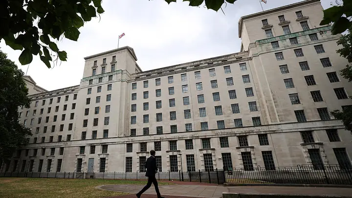 英媒：垃圾站惊现英军高度敏感机密文件，英国防部高层介入调查