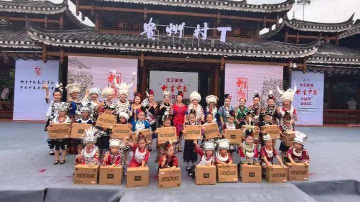 丹青绘锦绣 艺美润乡土