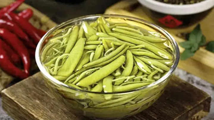 夏日食莼菜解暑热、护肠胃,但两类人群食用需谨慎