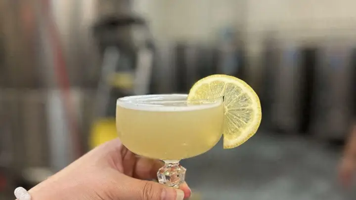 韩国年轻人爱白酒不喝烧酒啤酒 白酒成新宠