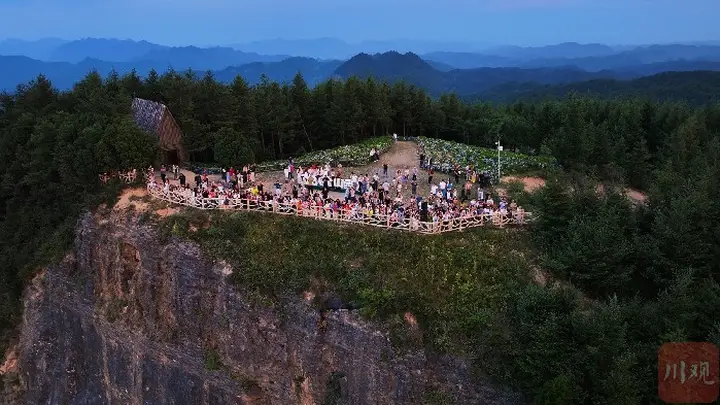 广元望远山夏日观日爆火 云海日出成热门打卡顶流
