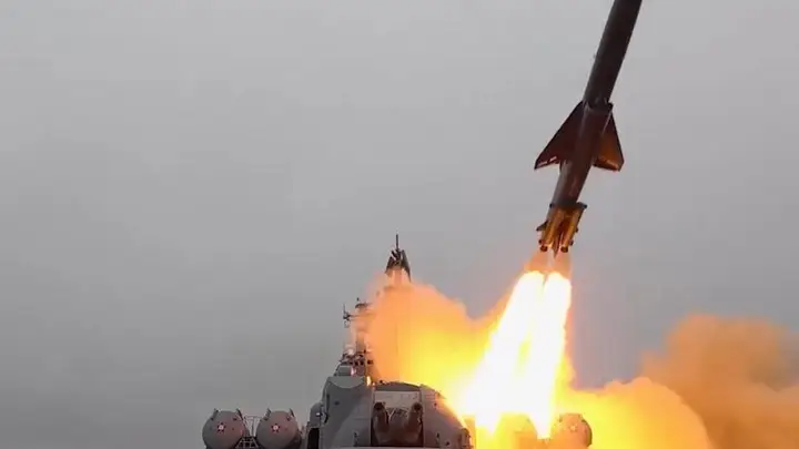 俄北方舰队巴伦支海多兵种联合演习圆满完成 多型主力平台齐射多枚巡航导弹全部命中目标