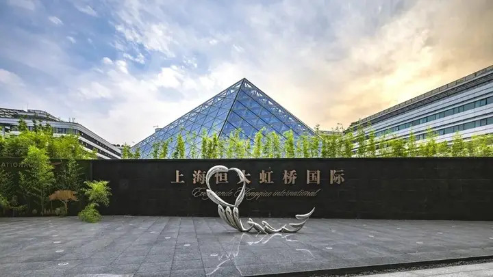 上海虹桥国际在建工程将公开拍卖 78.4亿起拍披露烂尾现状