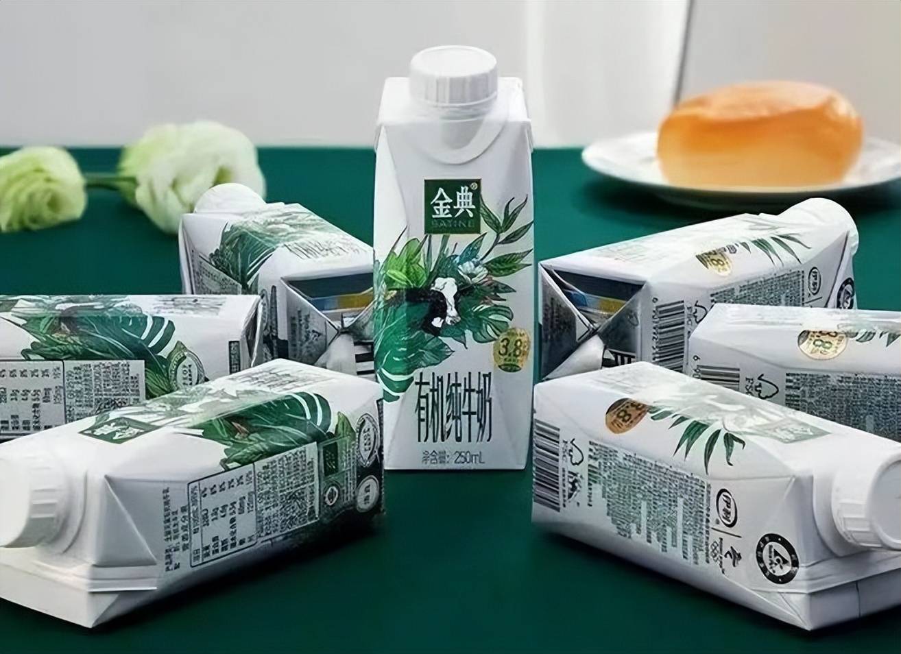 同是纯牛奶只加生牛乳，特仑苏为啥比金典卖得好？